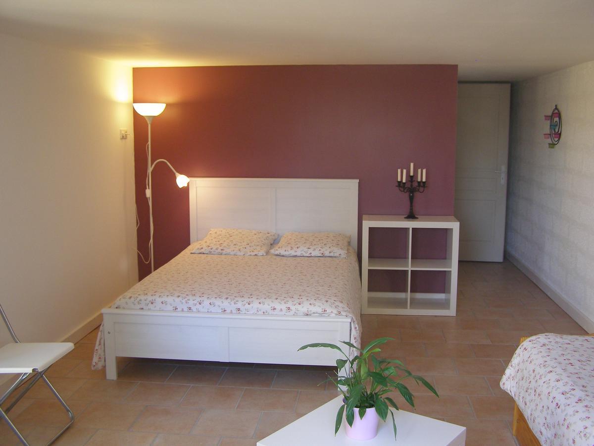 Bed and Breakfast Le Bord De L'Eau Sainte-Terre Exterior foto