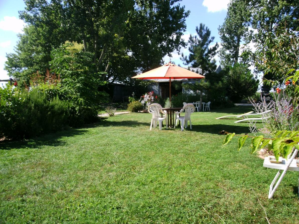 Bed and Breakfast Le Bord De L'Eau Sainte-Terre Exterior foto